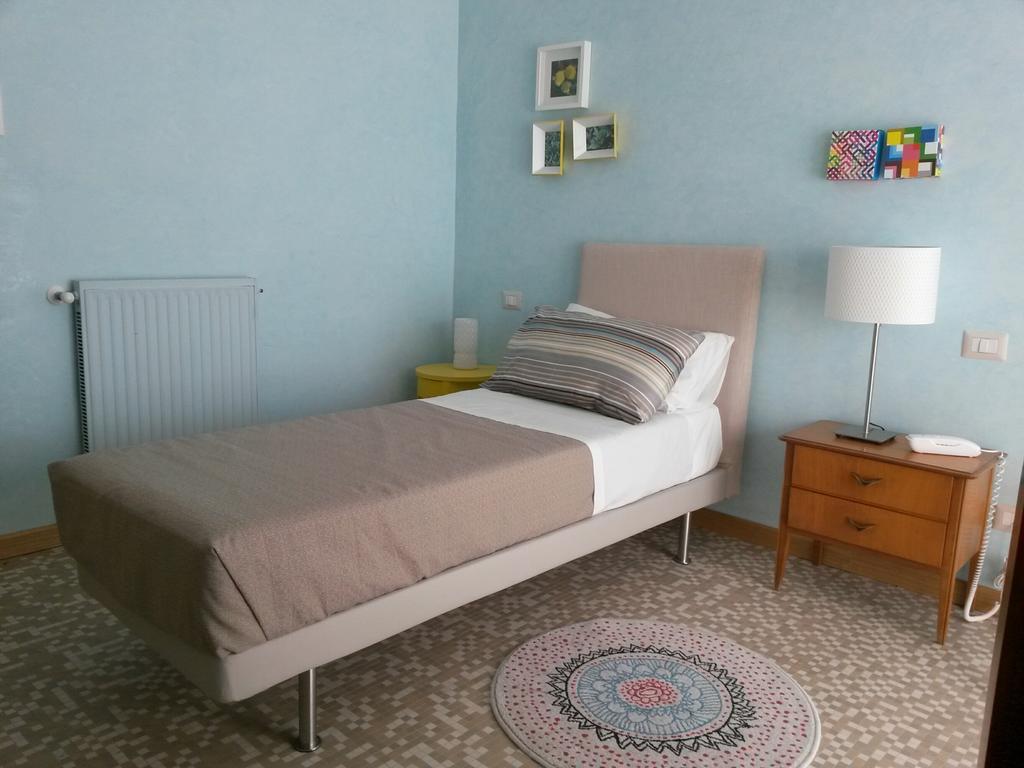 Garibaldi R&B Bed and Breakfast Messina Rum bild